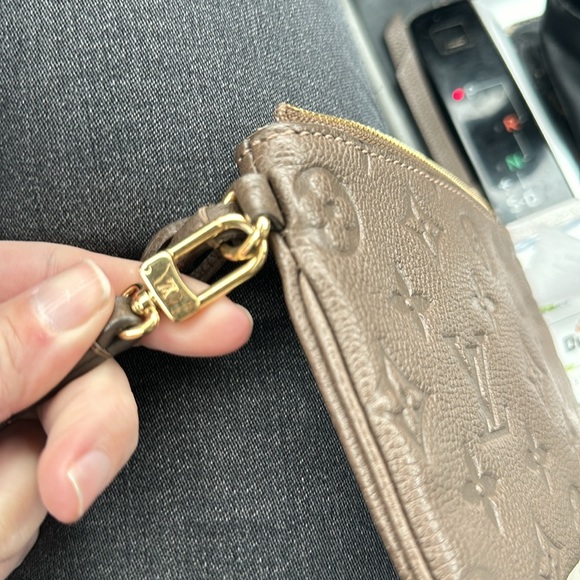 Like 🆕 Louis Vuitton Empriente Citadine leather muted taupe mini pouch wristlet - Picture 3 of 6